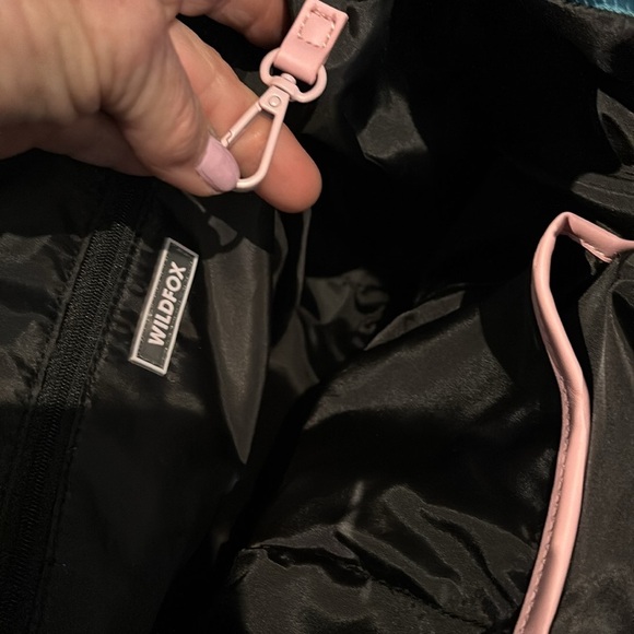 WILDFOX Lips Puffer Tote,zip top,2 handle,interior zip & 2 slash pocket,key hook - Picture 8 of 11